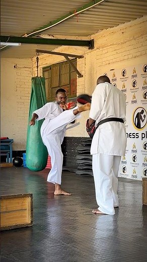 Kyokushin Karate Pad Work 🥋 | Master Mae Geri, Mawashi Geri & Hiza Geri Kicks #kyokushin