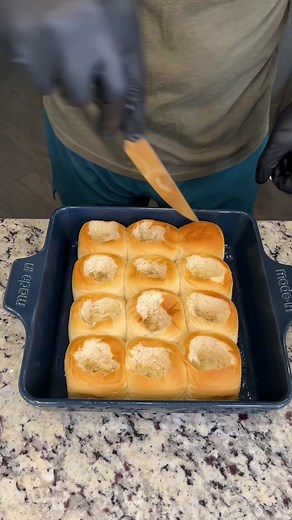 The easiest way to make meatball sliders #easycooking #onepanmeal #partyfood #cooking #familystylemeal