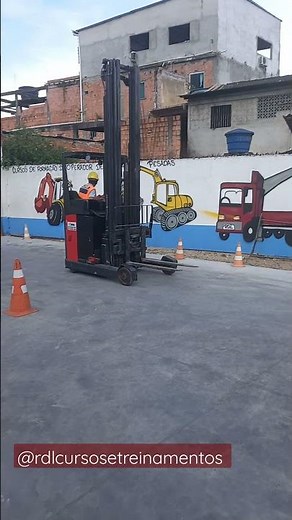 AULA PRÁTICA OPERADOR DE TRANSPALETEIRA E EMPILHADEIRA ELÉTRICA RETRÁTIL