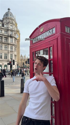 found a london phone box so i had to do it ahahah #fyp #singer #singing #pickupthephone