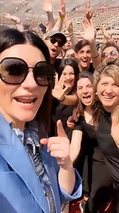 Arena di Verona...pochi istanti fa! Un saluto da Laura e Biagio dai Music Awards! | Laura Pausini La Donna dalla Voce di Velluto