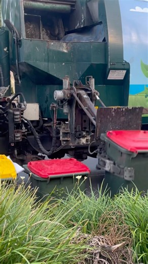 2105 collecting commercial garbage bins