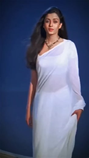 @Indian_Bollywood143 on Instagram: "SRK love ✨🥀❤️ Released in October 2000, Mohabbatein is a cornerstone of Bollywood romance, famous for the historic first-time pairing of legends Amitabh Bachchan and Shah Rukh Khan. It was director Aditya Chopra's second film after the massive success of Dilwale Dulhania Le Jayenge. The Plot: Love vs. Fear The story is set in Gurukul, a prestigious and strict boys' college run by the stern Narayan Shankar (Amitabh Bachchan). He rules with an iron fist, believ