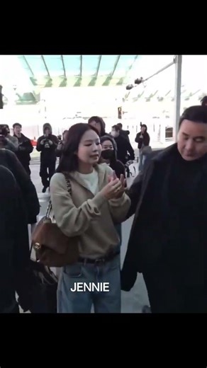 #JENNIE at ICN Airport on her way to Paris 🗼🇫🇷