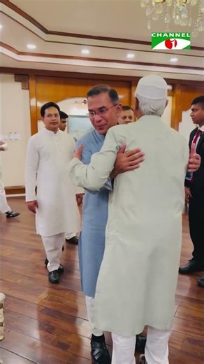 যমুনায় ঈদ শুভেচ্ছা বিনিময় করলেন তারেক রহমান ও ড ইউনুস