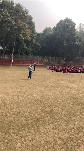 Singh Bhupendra on Instagram: "Sarnath est le lieu historique et sacré bouddhiste le plus important près de Varanasi. - Plusieurs structures bouddhistes ont été érigées à Sarnath entre le IIIe siècle avant J.-C. et le XIe siècle après J.-C., et le site présente aujourd'hui les ruines les plus vastes parmi les lieux situés sur la route bouddhiste. - Le stupa de Chaukhandi est l'endroit où le Bouddha a rencontré ses cinq premiers disciples à Sarnath. On raconte qu'il est venu à Sarnath après avoir