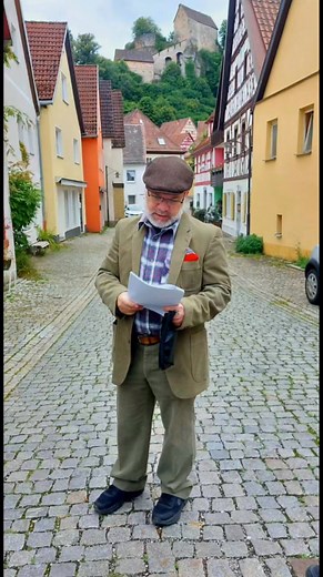 🎩 Der Grumpy Guide in Pottenstein – grantig, fränkisch, genial! Hier gibt’s keine Schönrederei, nur die Wahrheit, echte Geschichten, scharfe Sprüche und a weng a Gschmarri. 🤐 Lachen garantiert – auch wenn’s manchmal weh tut! 📍 Pottenstein – live erleben! 🎟️ Tickets: https://die-fraenkische-schweiz.com/HOME/Was,-Wann-Wo/ #GrumpyGuide #Pottenstein #FränkischeSchweiz #Gschmarri #FränkischEcht | Die Fränkische Schweiz