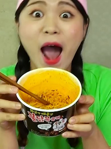 Fideos Picantes Mukbang DONA CHALLENGE ESPAÑOL #dona_espanol #asmr #mukbang #dona #Tteokbokki #먹방