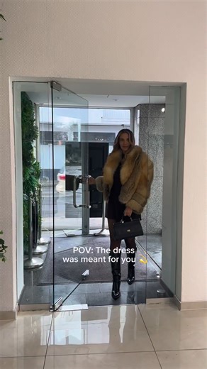 The moment you know this is the one #princessbride #weddinghousedüsseldorf #bride #princessbride #princessdress #wedding #hochzeitskleid #brautkleid #bridalstore #weddingdress #dress #bridal #reels | ＥＬＢＩＳＥＬＬＡ