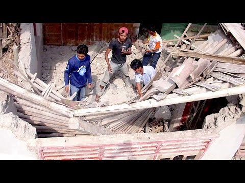 May 27, 2006: Devastating earthquake strikes Indonesia