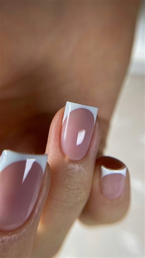 NAIL SUITE • Luxury Manicure on Instagram: "Queste sono le mie tre lezioni speciali che troverai all’interno dei percorsi online di @planetnails.it 🛸✨ 1. Soak Off System – tutti i segreti per un semipermanente perfetto e duraturo 2. French in superficie – con effetti sottovetro per un risultato elegante e raffinato 3. French a muretto con nail form – la mia tecnica del cuore Le iscrizioni sono aperte solo fino al 29 settembre, non perdere l’occasione di partecipare!! 💝 #nailart #nailsofinstagr