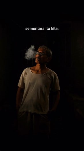 M Khalid Wiwoko on Instagram: "Teknik Strobist adalah teknik fotografi yang menggunakan flash eksternal (flash yang tidak menempel pada kamera) untuk menciptakan pencahayaan yang lebih kreatif dan berdimensi pada foto. Dengan teknik ini, fotografer dapat mengontrol arah, kekuatan, dan sudut cahaya untuk menghasilkan efek yang diinginkan, seperti bayangan, highlight, atau bahkan menciptakan siluet ✨ #pranotoprojects"