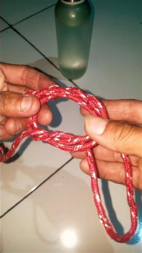Easily tie drink bottles for camping #knottutorial #knot #lifehacks