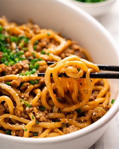 15-minute dinner sorted with this quick and easy stir-fry noodle dish!🔥😋 | Quick and Easy Cooking with Marion