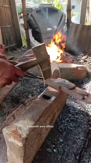 Watch the intense blacksmith work with raw strength. #ironwork #workhard #ironworking #craftsman #blacksmith #hardworking #blacksmithing #craftsmanship #metalart #metalworking | The Art of Metalwork