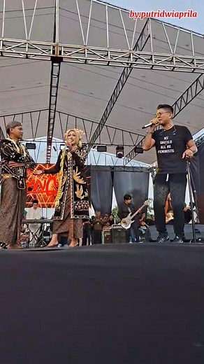 126K views · 3.9K reactions | Mengen4ng masa 10 tahun4n yg laluuuuu, hay00 ngaku siap4 dulu yg puny4 cadang4n semasa4 pacara444nnnn, kangen band "lelaki cadangan" nyanyi bersama mas Anggun Supriadi | Putri Dwi Aprila | Facebook