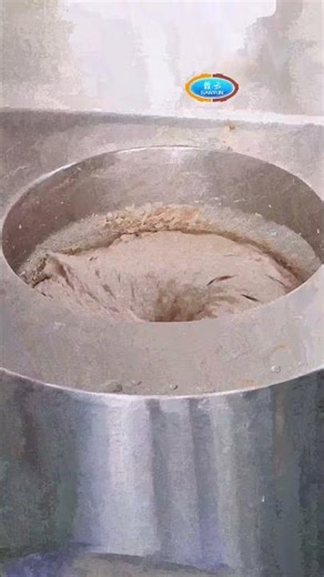 三速制冷打浆机可处理鱼糜、虾滑浆料，低温运行保持风味稳定，适用于高端食品加工。#鱼糜打浆机 #商用厨房设备 #乳酪低温搅拌机 #三速制冷打浆机 #ChilledEmulsifyingMachine