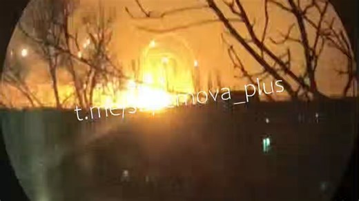 乌克兰卢甘斯克州多夫然斯克区的俄军大型弹药库(当地居民称为导弹仓库)发生爆炸