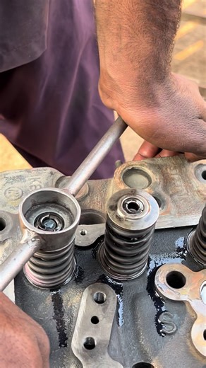 Engine Head Repair Valve lock Adjustment #enginehead #valvelock #repair #foryoupage❤️❤️