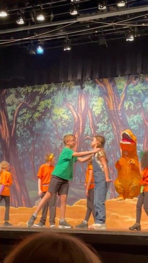 Dinosaurs Before Dark-A Magic Treehouse play 🦖