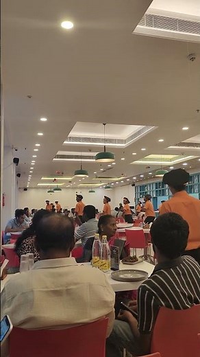 Flash mob in restaurant 👌👌