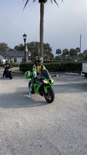 Predator Helmet Cosplay Biker | Kawasaki Ninja Sports Bike #motorcycle #bike #bikelife #moto #kawasaki