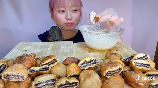 今年の夏も家で引きこもりかな😌 #フライドオレオ #揚げオレオ #実は #ノアール #アイス #大食い #咀嚼音 #食べる音 #deepfriedoreos #friedoreos #asmr #asmrfood #eating #mukbang #youtube #오레오