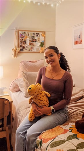 Hello everyone! 👋 I’m Izzy, and welcome to our residence hall tour series. 🏠✨ Today, we’re in Tinker Hall with the amazing Ameera! 🩰🫶 Check back in for more tours throughout the school year. 💚💛 #MyHollins #TinkerHall #College #ResLife #DormLife @hollinshrl | Hollins University