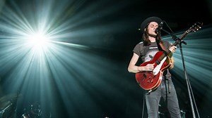 6 tips for playing guitar like James Bay