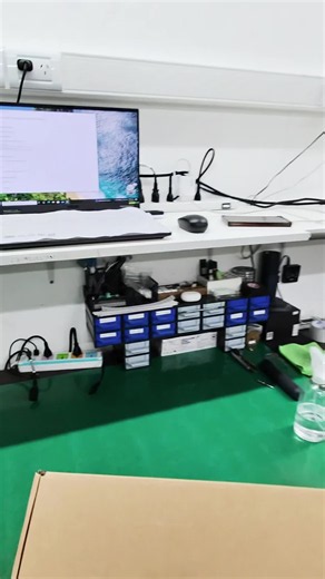 Hoy preparamos el equipo de Paz en Neuquén, que está estudiando Diseño y buscaba una notebook capaz de acompañarla durante toda la carrera. 💻✨ La elección fue una Acer Nitro V 15, una notebook con potencia de sobra para trabajar con programas de diseño, edición y proyectos cada vez más exigentes. Y para dejarla lista desde el primer día, realizamos una mejora clave: ⚙️ Memoria RAM: reemplazamos los 16GB originales por 32GB (2x16GB) para activar el dual channel y obtener un mejor rendimiento en 