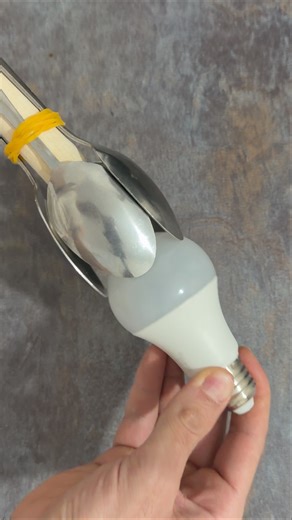 Genius Homemade Tool Idea for Quickly and Safely Changing Light Bulbs at Heights #diy#lifehacks