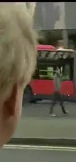 wish these still ran in london... #bigb #boris #borisjohnson #bendybus #trendybendy #mercedescitaro #arriva #goaheadlondon #tfl @Transport for London #citarog