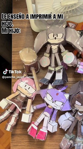 Enseñando a Imprimir Figuras de Sonic a Mi Hijo