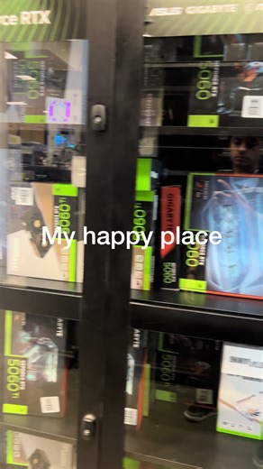 I need to buy the 5090 before it hits 5k😟 #techtok #pcgaming #microcenter #pcparts #fyp