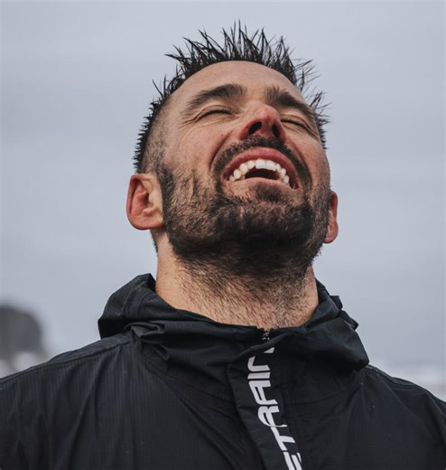 “What a mad moment this is!!” Spencer Matthews completes epic triathlon challenge in Antarctica and breaks two World Records | 220 Triathlon