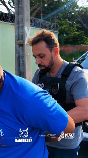 A SSP-PI, por meio da Diretoria de Operações de Trânsito (DOT), com apoio da Diretoria de Inteligência e da Polícia Civil, prendeu um homem condenado a 35 anos de reclusão por estupro de vulnerável, durante nova fase da Operação Olhos de Lince, no âmbito do Pacto pela Ordem. A ação reforça o uso da inteligência, da tecnologia e da integração no enfrentamento à criminalidade. | Secretaria de Segurança Pública do Piauí