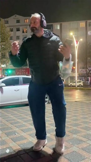 crazy man 😆 #viral #dance #trending #memes #funnyvideo #humor #comedy #funny #dancechallenge