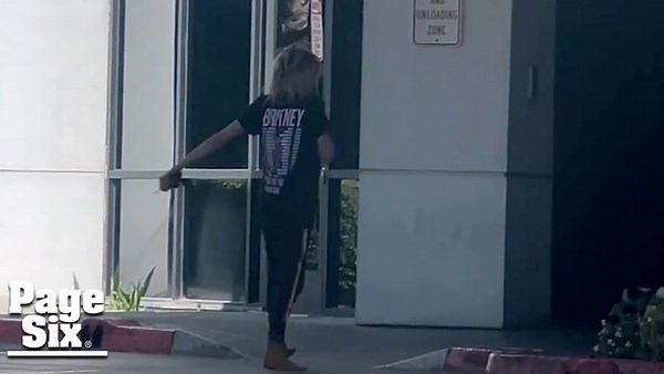 Fans concerned by shoeless Cara Delevingne’s erratic airport behavior