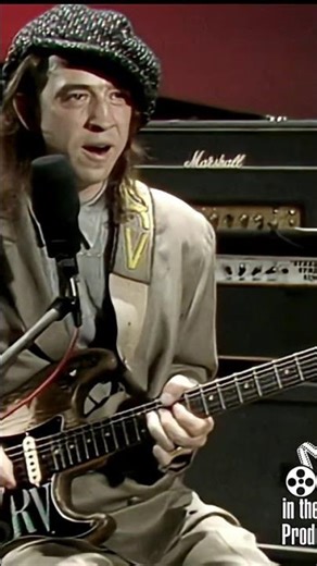Stevie Ray vaughan explaing how Freddy King plays the Hide Away