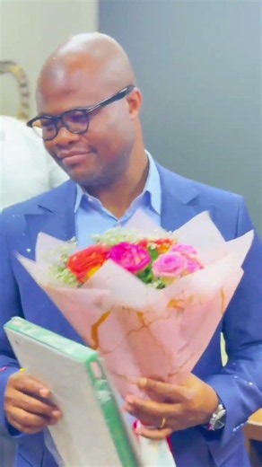 FÊTE SURPRISE AU BUREAU 🌹