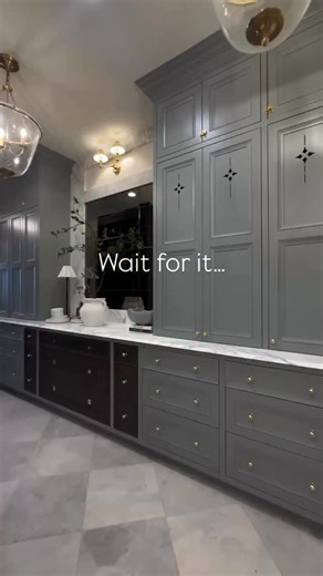 Split Rock Custom Homes | Utah on Instagram: "Vantage Point The ultimate Butler’s pantry. Where elegance meets functionality ✨ This custom butler’s pantry is the perfect blend of luxury and practicality—seamlessly designed for effortless entertaining and flawless organization. Because every detail matters. Custom Builder @splitrockcustomhomes Architect @landforms_design Design @dwelldesign.ut #designbuild #custombuilder #custombuild #splitrockrealestate #splitrockcustomhomes #LuxuryLiving #butle