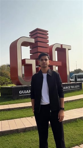 Divyanshu Jain | Finance on Instagram: "GIFT City truly feels like a preview of future India. A place where infrastructure and technology come together at global standards. • Next level infrastructure 🏙️ Clean roads, perfect planning and a full underground utility tunnel that keeps everything organised and disruption free. • Advanced waste system ♻️ Automated pipelines for recyclable and non recyclable waste that move everything directly to a central facility with no trucks and no manual handli