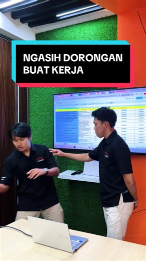 Ngasih dorongan biar makin semangat kerja! Cari kendaraan bekas? Klik link di bio untuk lihat katalognya! ☝️ #smartbid #balailelang #otomotif #jualbelikendaraan #lucu