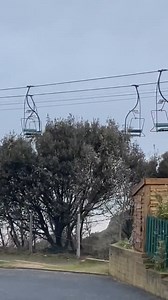 Wouldn't want to be on The Needles chair lift today! 🤢💨 Safe to say all attractions have been closed after winds of up to 74mph were recorded. (Video thanks to Brandon Neal/The Needles Landmark Attraction 🎥) | Isle of Wight County Press