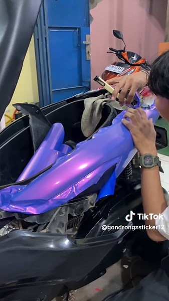 Wrapp nmax new maseehhh..!#CapCut #wrapping #sticker #gantikulit #langkatpower #cinematicmotor #nmaxmodifikasi #MotorCinematic