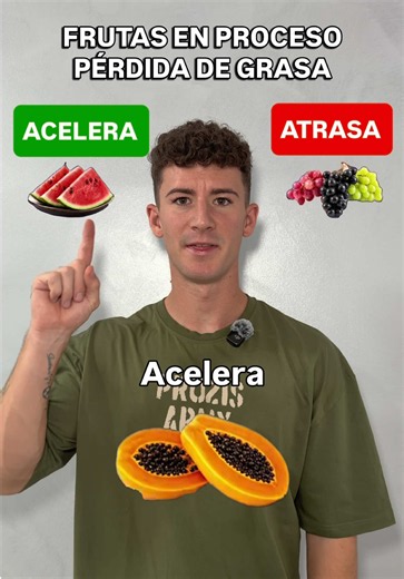 Sígueme en @jonanutri_ para aprender a perder grasa sin dejar de disfrutar de la comida 🍉🔥 ¿Hay frutas mejores que otras cuando buscamos perder grasa? 🍓🥭🥑 La diferencia está principalmente en su densidad calórica, contenido en agua, fibra y facilidad para controlar las cantidades. 🍉 Frutas como la sandía, las fresas, la papaya o la manzana aportan bastante volumen con relativamente pocas calorías, por lo que pueden ser grandes aliadas durante un déficit. 🥑 Otras como el aguacate o el coco