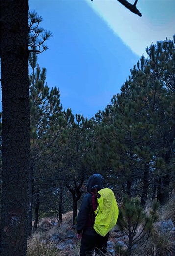 Un #hike fresco en la #montaña 🌧️✨⛰️ #lofichill #rain