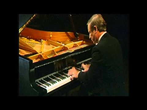 Martin Jones performs Percy Grainger's 'Country Gardens'