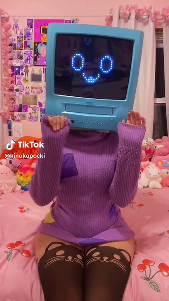 Exploring Expressions in TV Head Cosplay