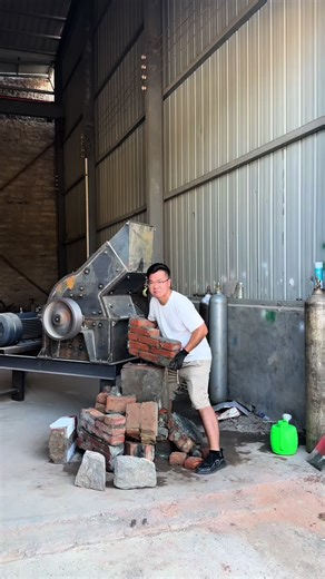 Efficient Crushing Solutions with Hammer Crusher Machines